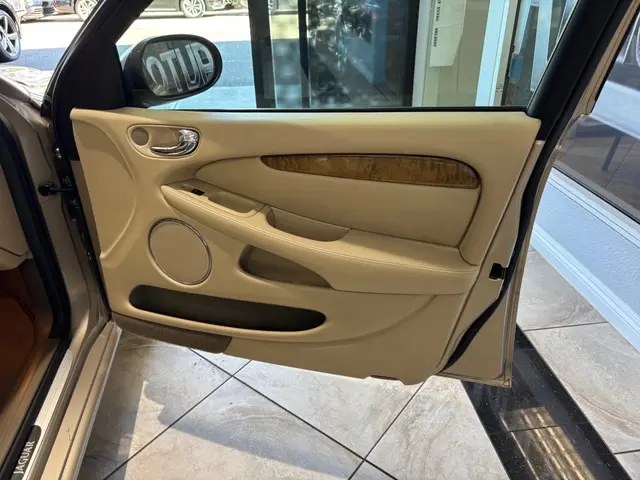 2004 Jaguar X-Type undefined photo 5