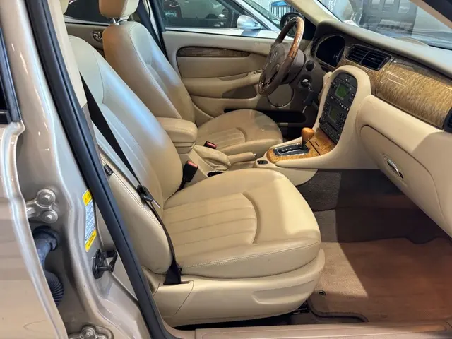 2004 Jaguar X-Type undefined photo 4