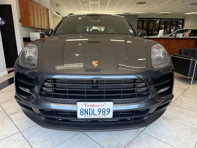 2020 Porsche Macan Base photo 3