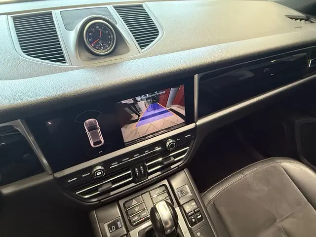 2020 Porsche Macan Base photo 5