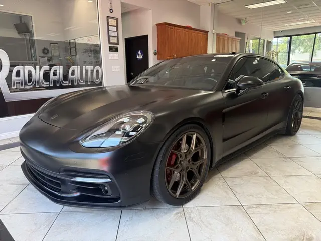 2017 Porsche Panamera 4S photo 4