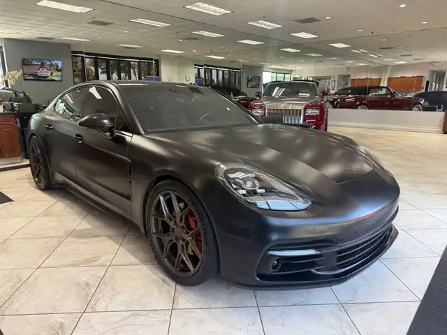 2017 Porsche Panamera 4S's photo