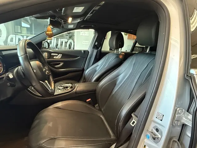 2019 Mercedes-Benz E-Class E300 photo 5