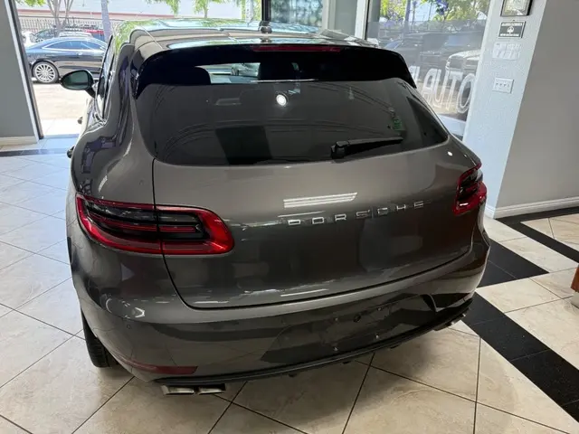 2016 Porsche Macan Turbo photo 5