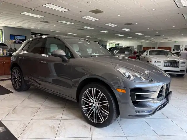 2016 Porsche Macan Turbo's photo