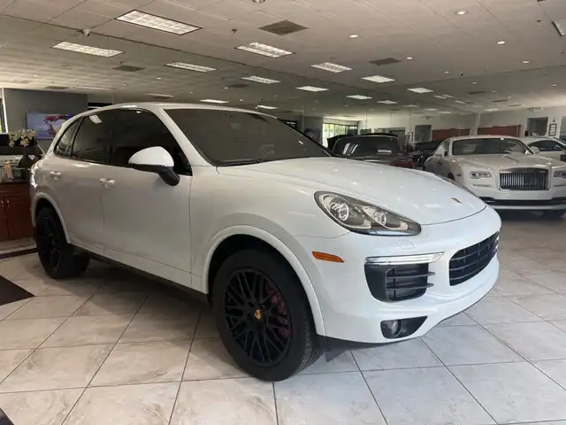 2017 Porsche Cayenne Platinum Edition's photo