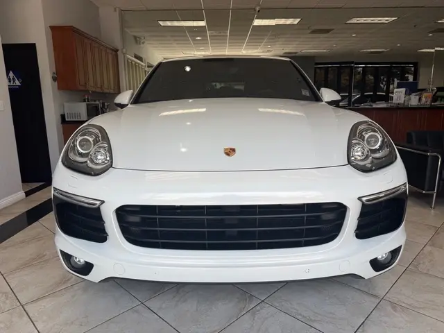 2017 Porsche Cayenne Platinum Edition photo 3
