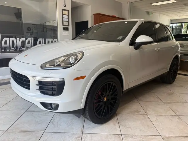 2017 Porsche Cayenne Platinum Edition photo 4
