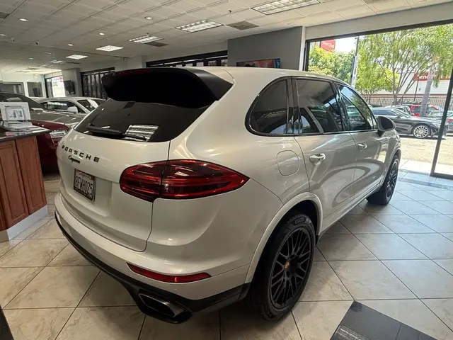 2017 Porsche Cayenne Platinum Edition photo 5