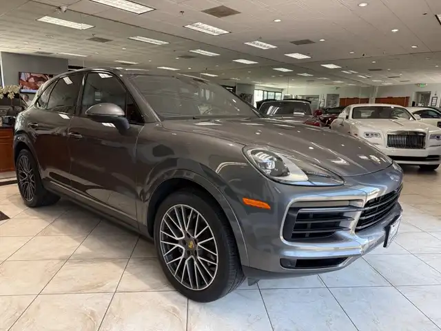 2019 Porsche Cayenne Base's photo
