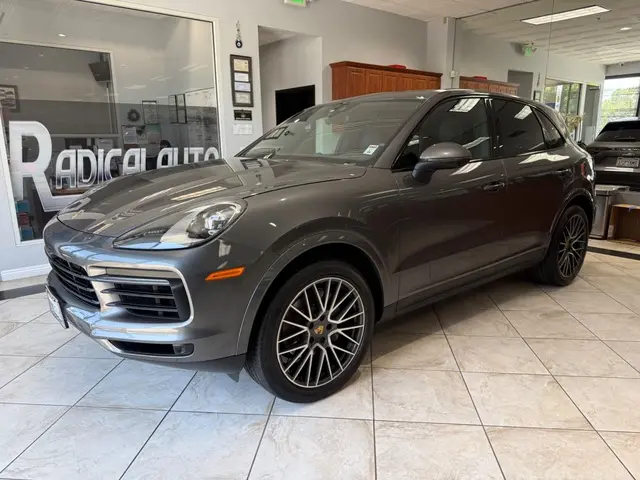 2019 Porsche Cayenne Base photo 3