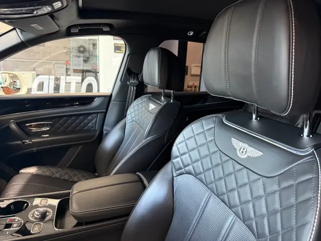 2020 Bentley Bentayga V8 photo 4