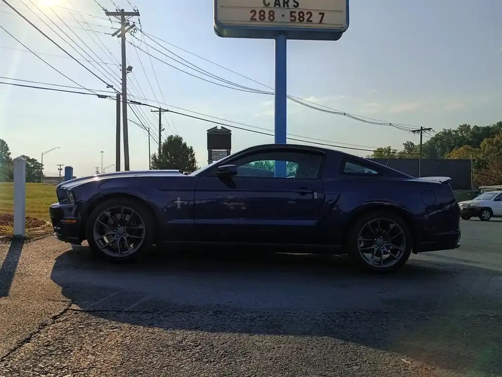 2013 Ford Mustang V6 Premium's photo