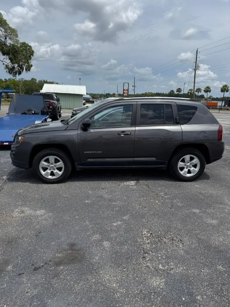 2015 Jeep Compass Sport photo 3