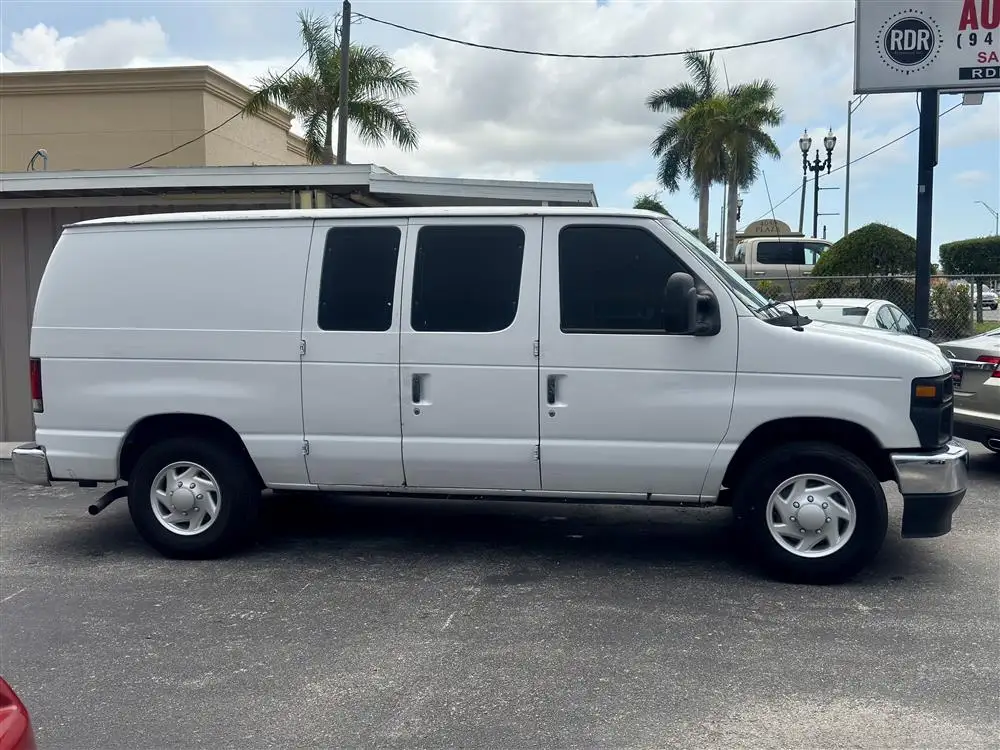 2013 Ford E-Series E-150 Van photo 1