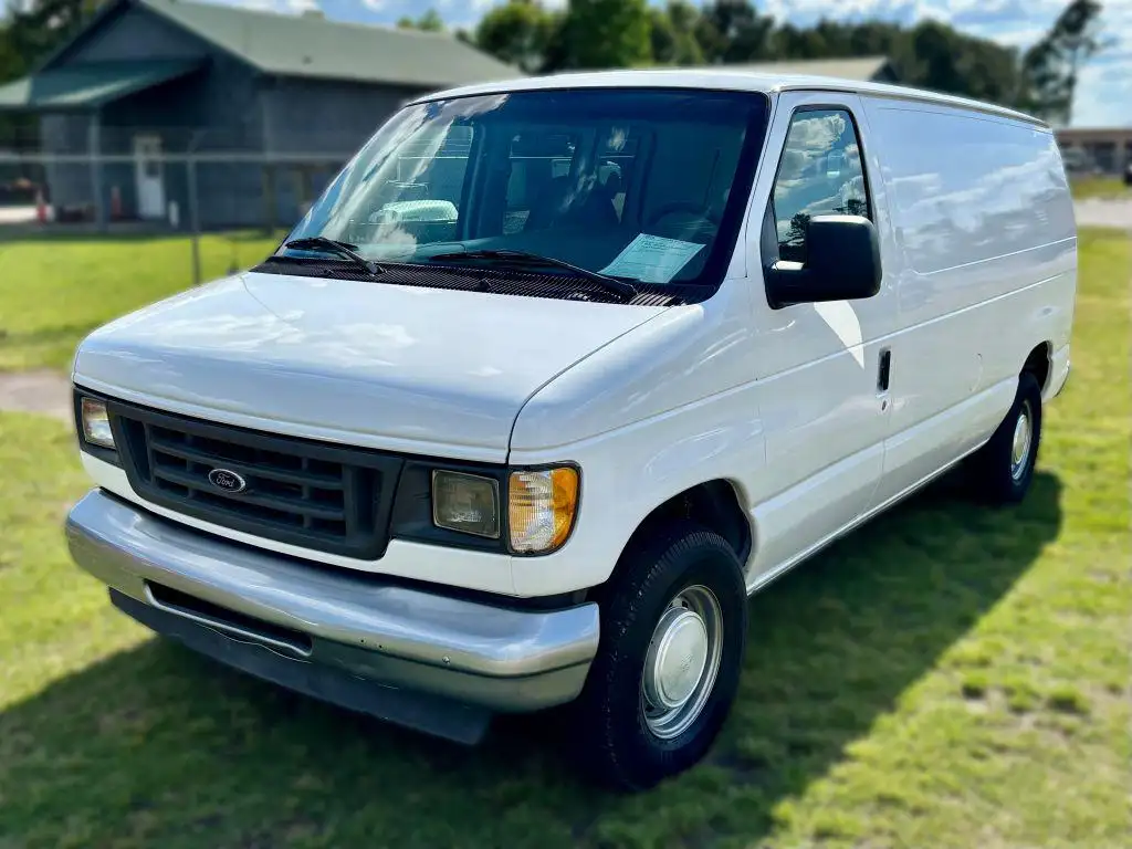 2003 Ford E-Series E-150 Van's photo