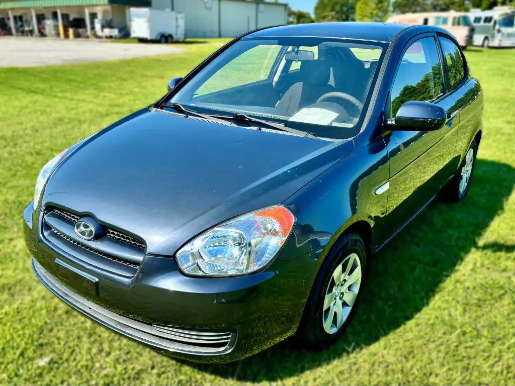 2011 Hyundai Accent GS 4AT 3-Door's photo