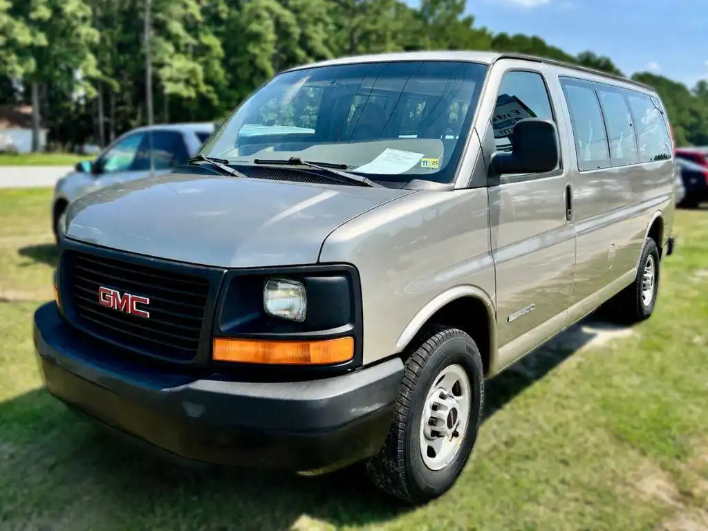 2003 GMC Savana 2500 SLE SWB's photo