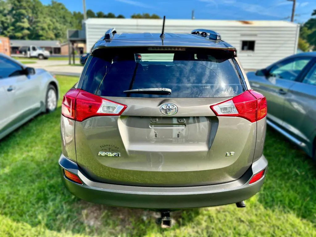 2014 Toyota RAV4 LE photo 3