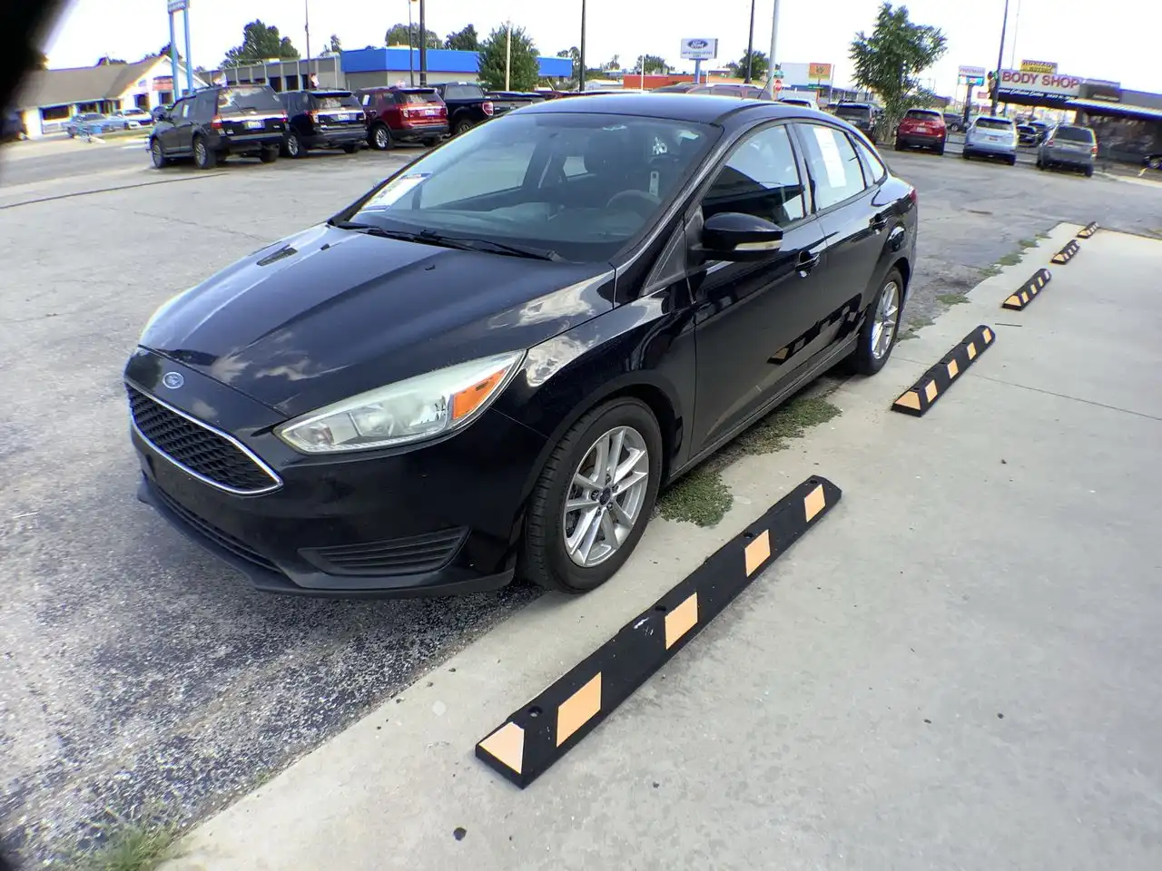 2016 Ford Focus Sedan SE's photo