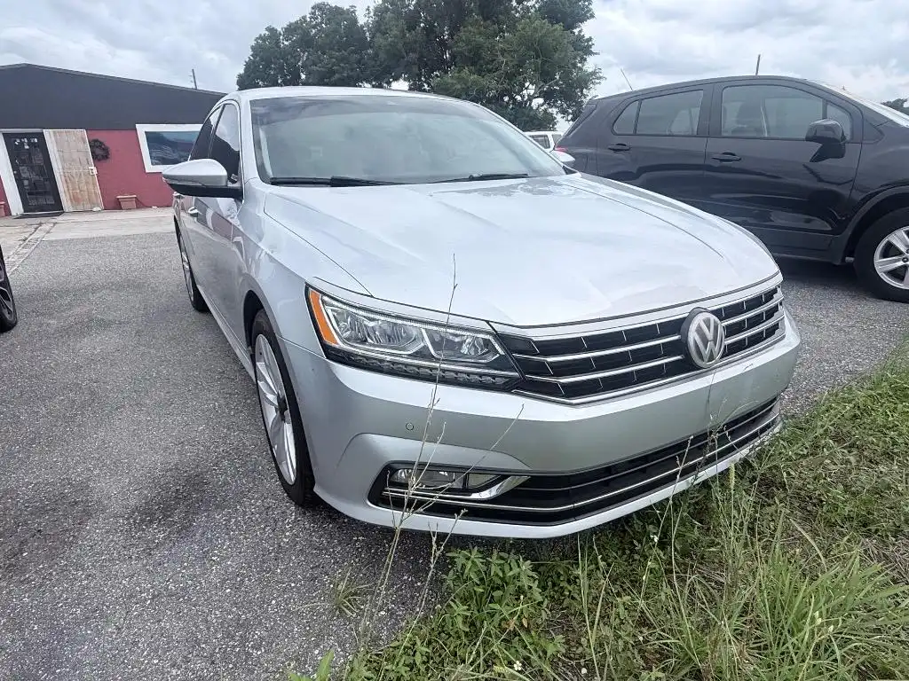 2017 Volkswagen Passat 1.8T SEL Premium Auto's photo