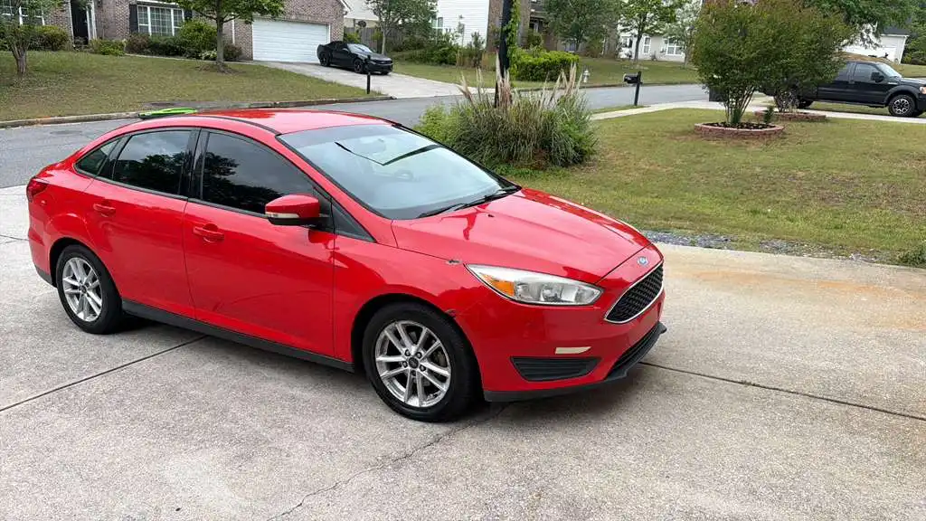 2017 Ford Focus Sedan SE's photo