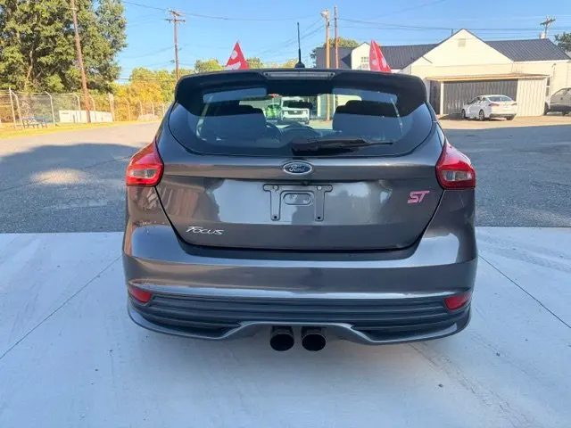 2016 Ford Focus ST Hatchback 5-Door photo 5