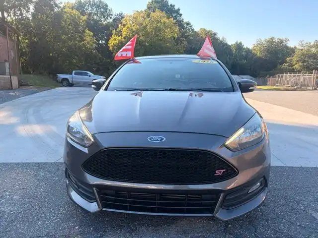 2016 Ford Focus ST Hatchback 5-Door's photo