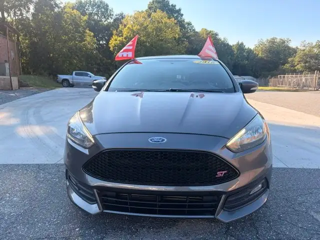 2016 Ford Focus ST Hatchback 5-Door photo 1