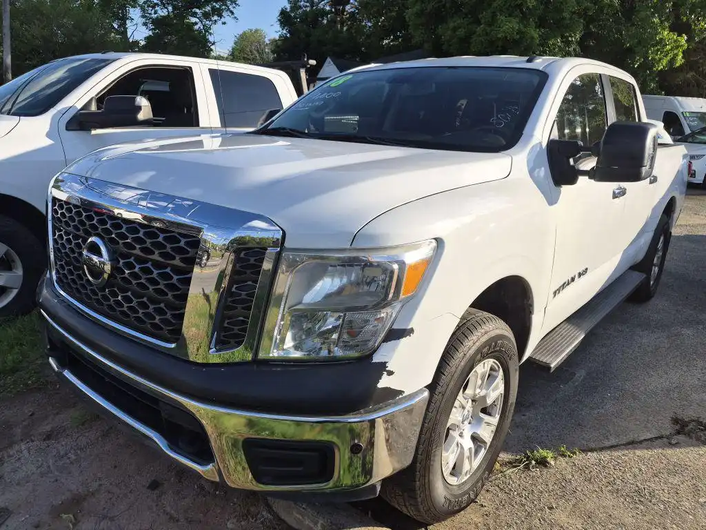 2018 Nissan Titan SV 4X4 Crew Cab's photo