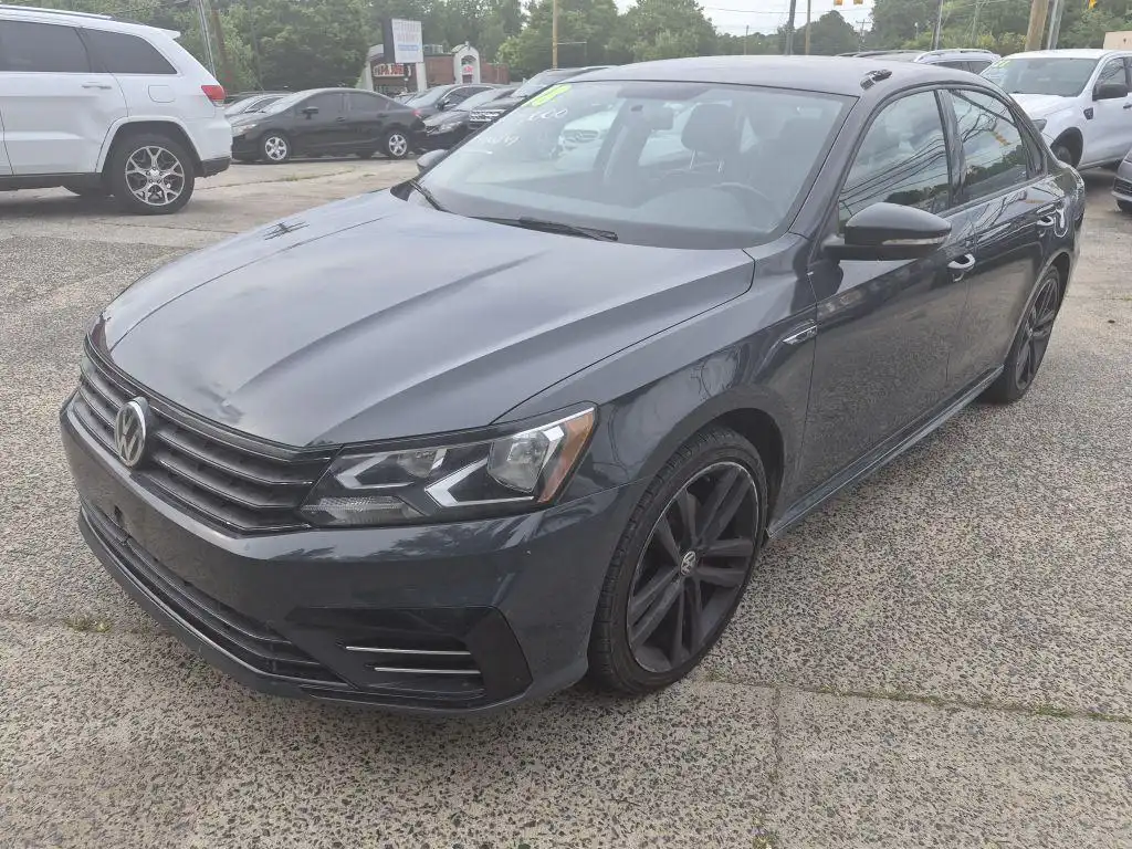 2018 Volkswagen Passat 2.0T R-Line Auto's photo