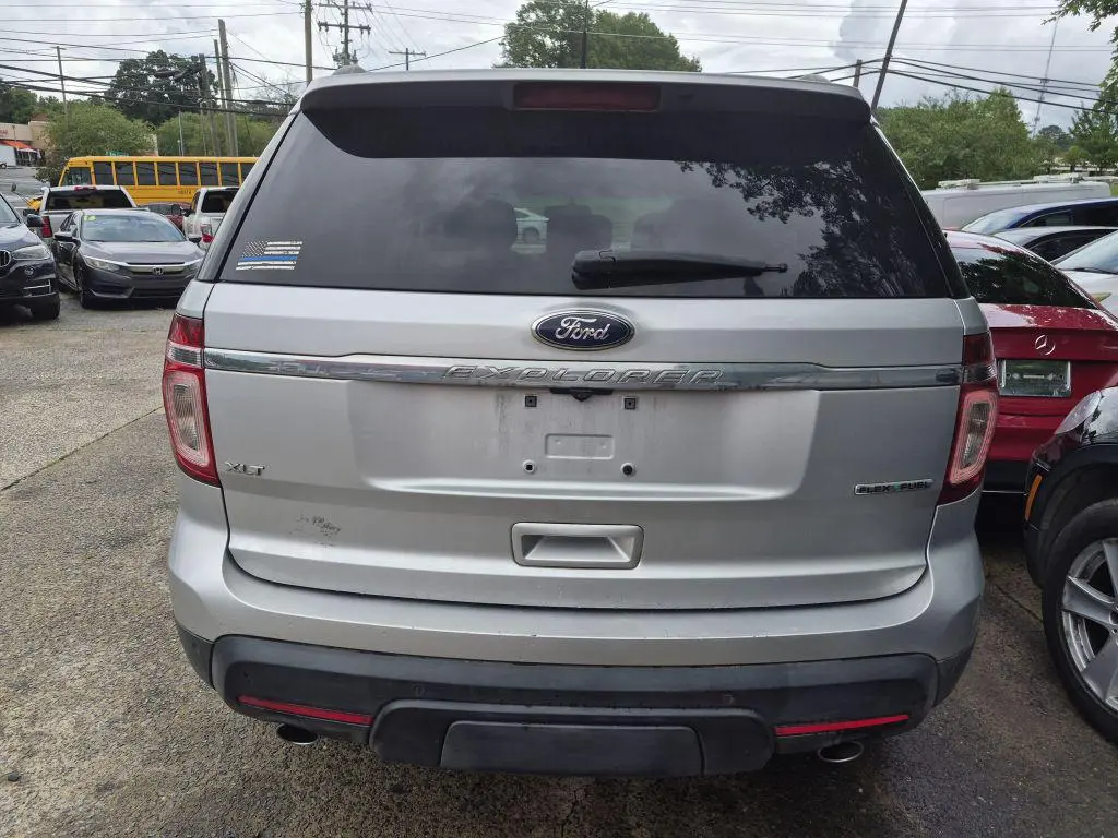 2015 Ford Explorer XLT photo 4