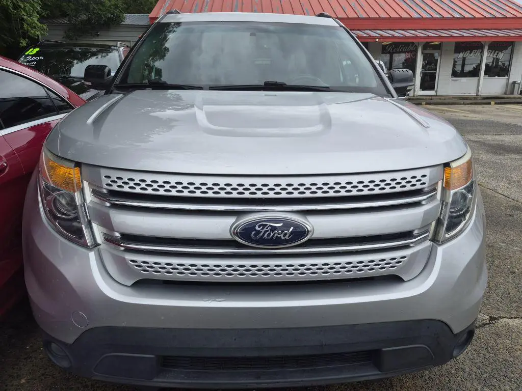 2015 Ford Explorer XLT photo 3