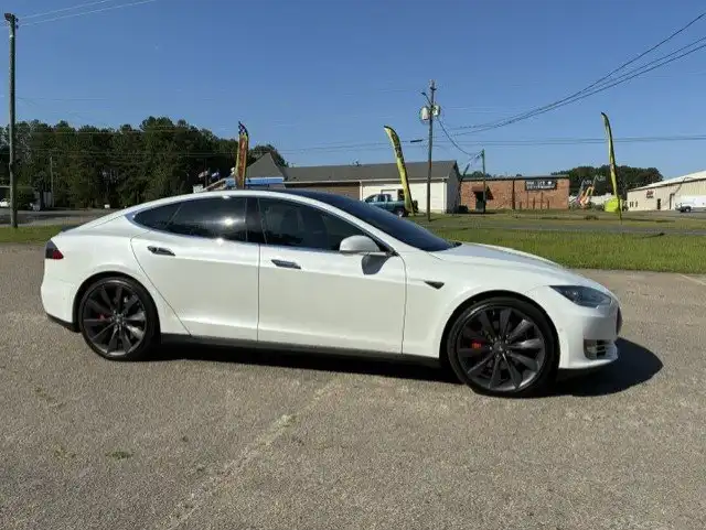 2015 Tesla Model S P85D's photo