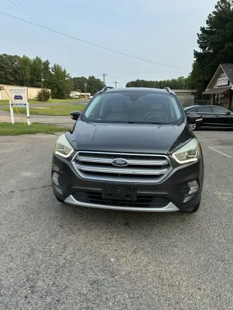 2017 Ford Escape Titanium's photo
