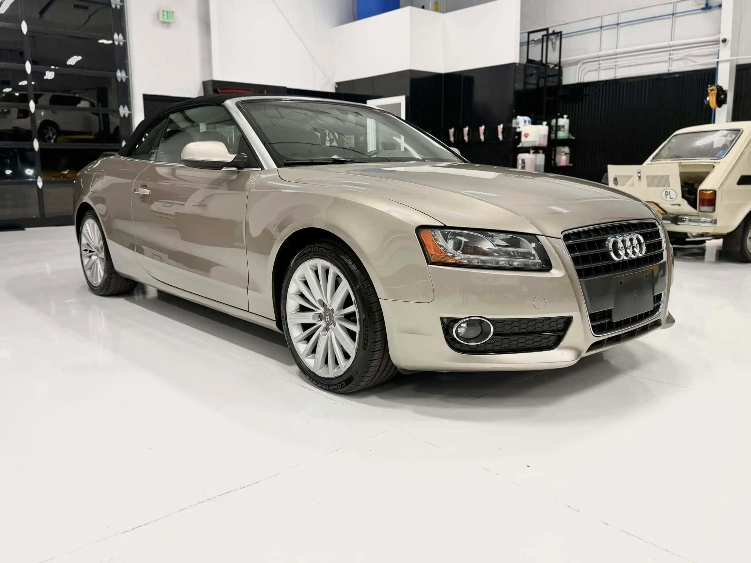 2010 Audi A5 2.0T FrontTrak Multitronic CVT Premium's photo