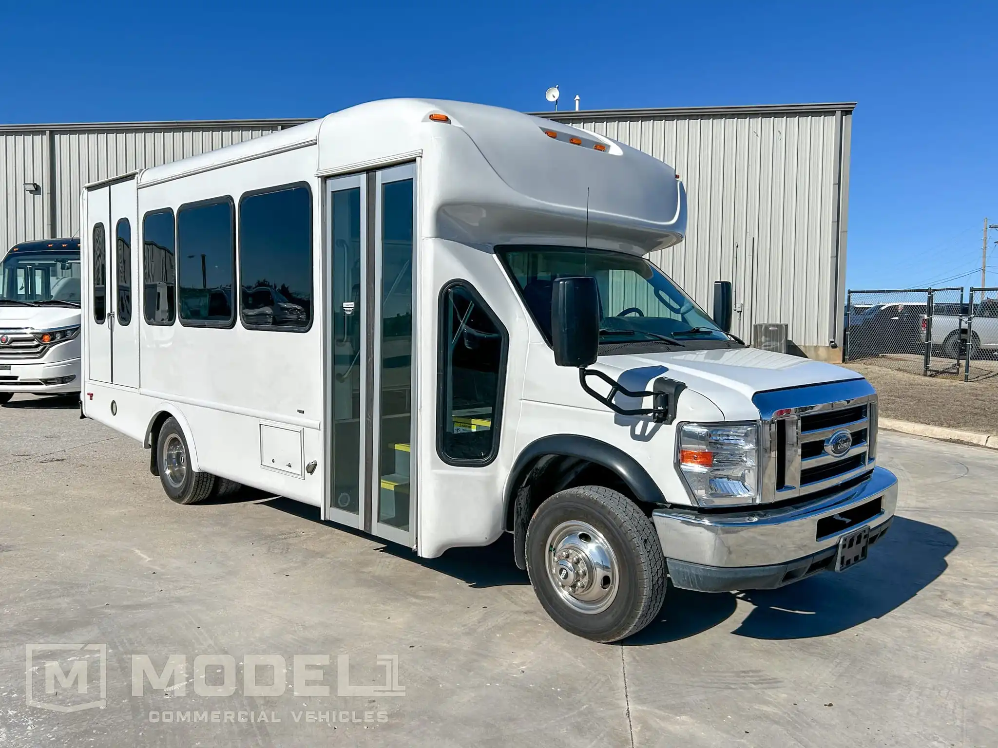 2019 Ford E-Series DRW E-350 Super Duty 158 in WB's photo