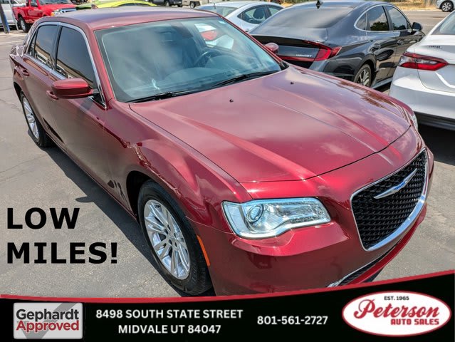 2019 Chrysler 300 Touring L's photo