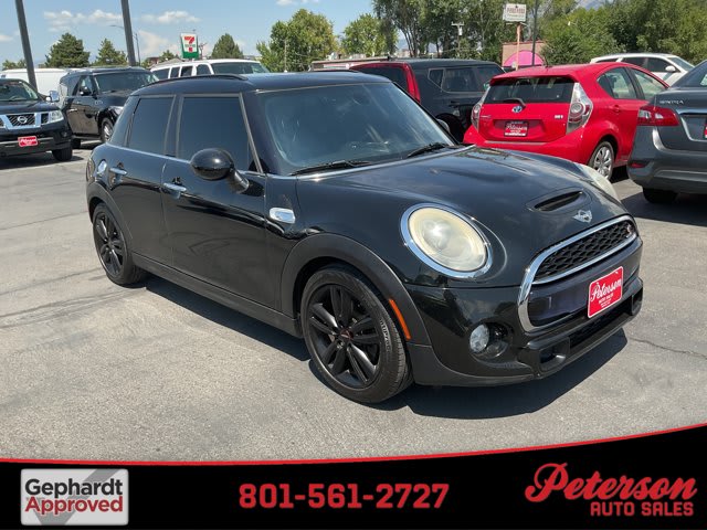 2015 MINI Cooper S 4 Door's photo