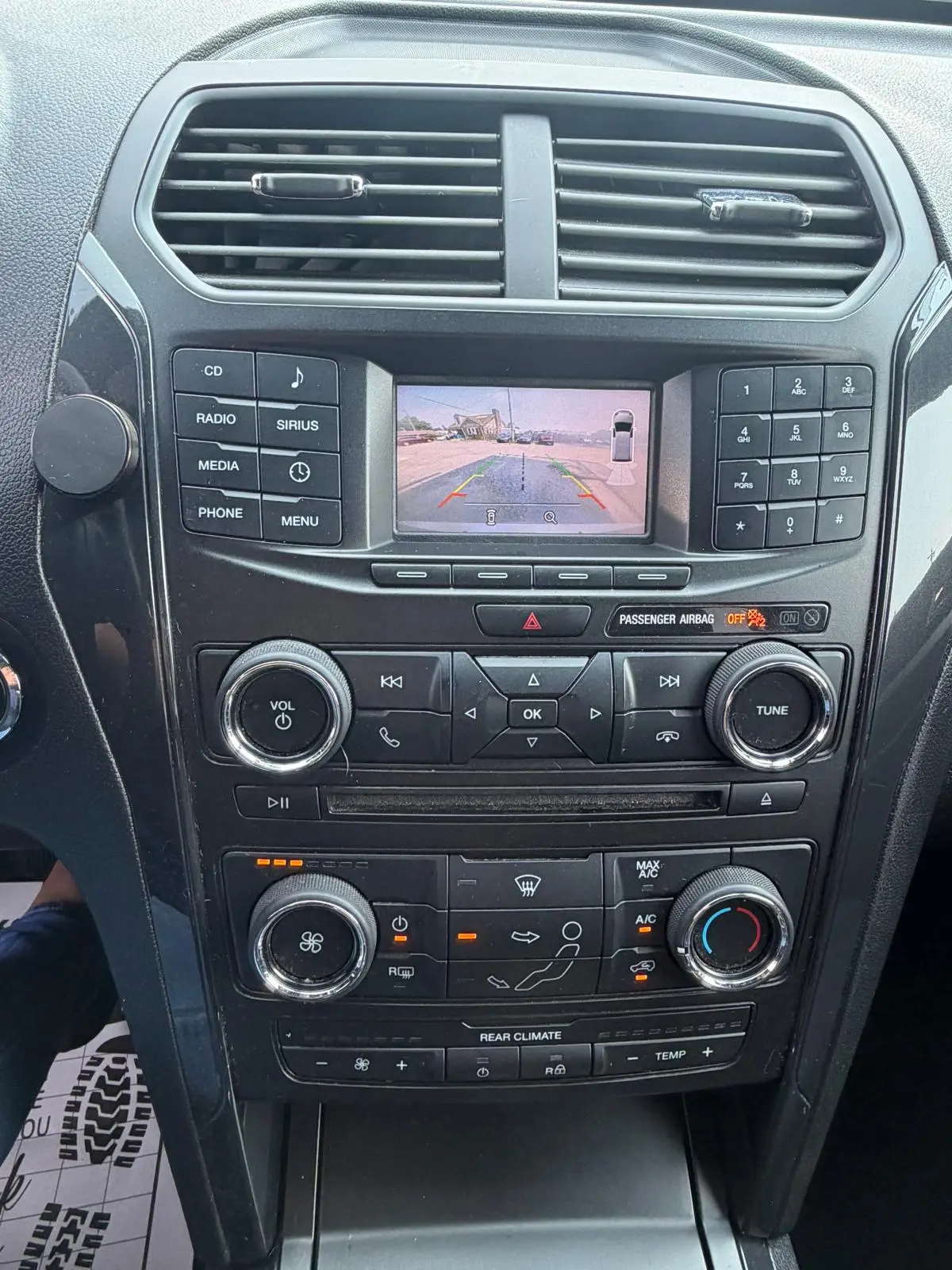 2017 Ford Explorer XLT 4WD photo 3