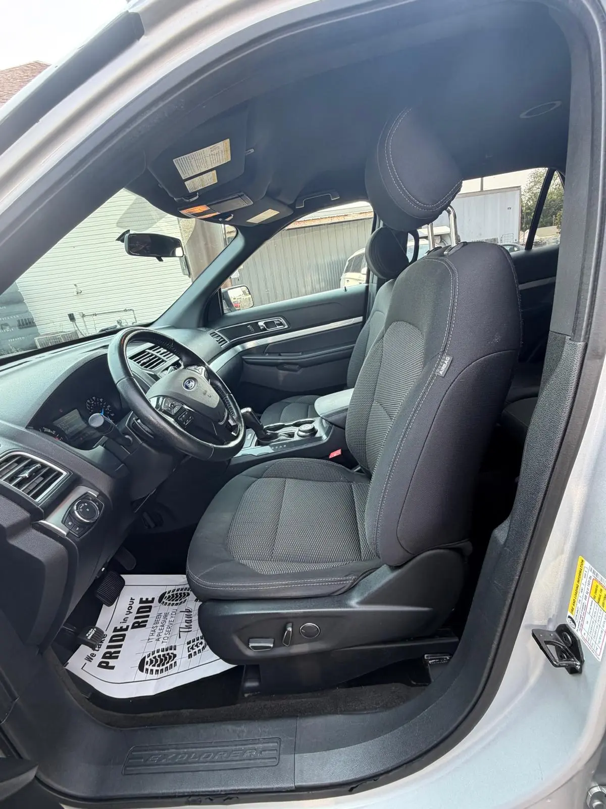 2017 Ford Explorer XLT 4WD photo 4