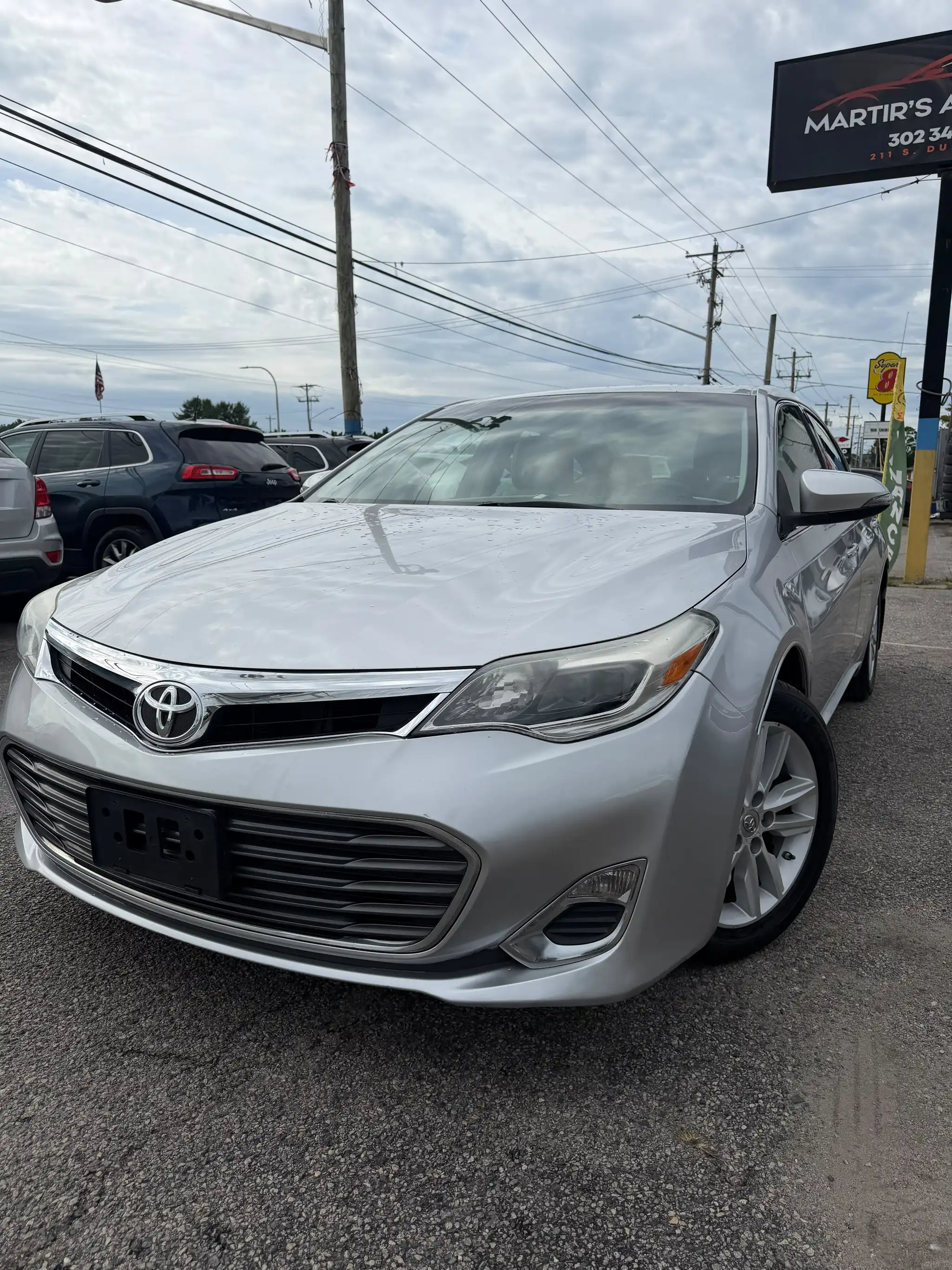 2013 Toyota Avalon Limited's photo