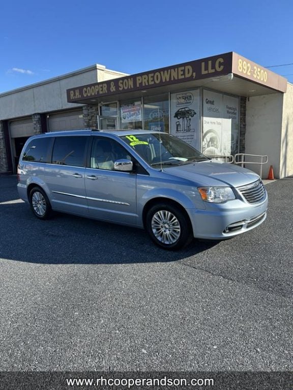 2012 Chrysler Town & Country Limited's photo