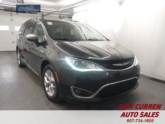 2020 Chrysler Pacifica Limited's photo