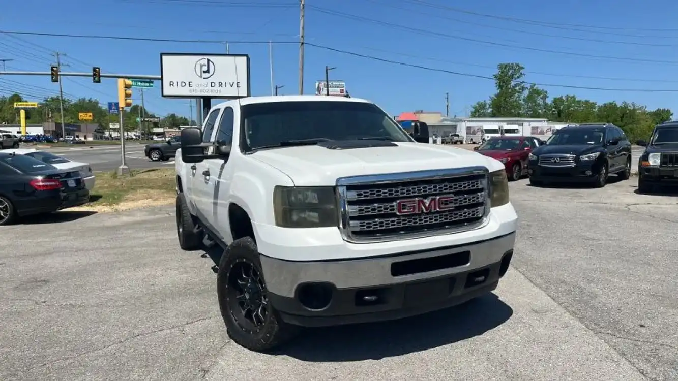 2013 GMC Sierra 4WD Crew Cab 6.5ft SLE's photo