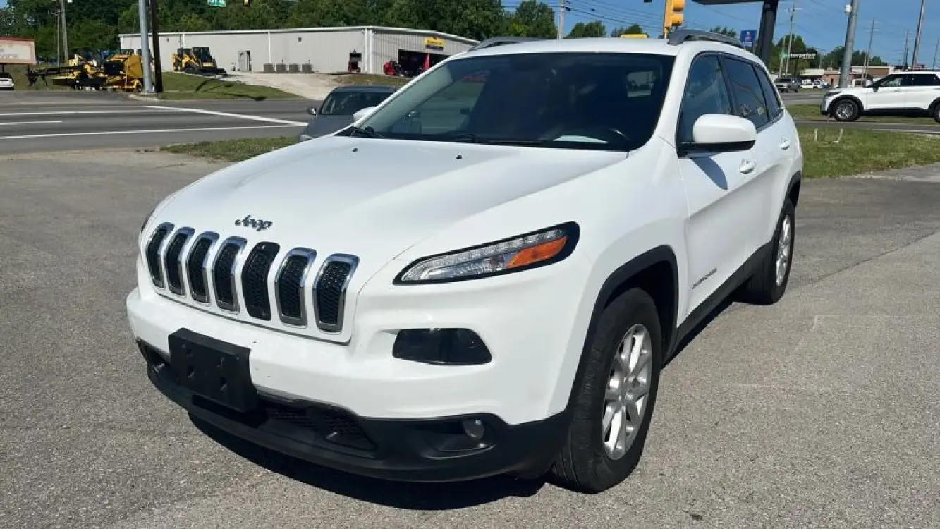 2015 Jeep Cherokee Latitude 4X4 photo 3