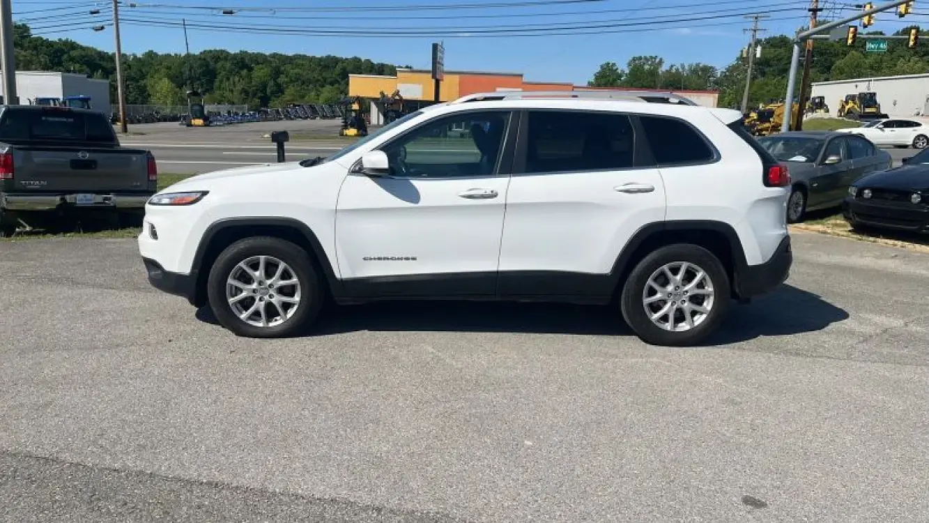2015 Jeep Cherokee Latitude 4X4 photo 4