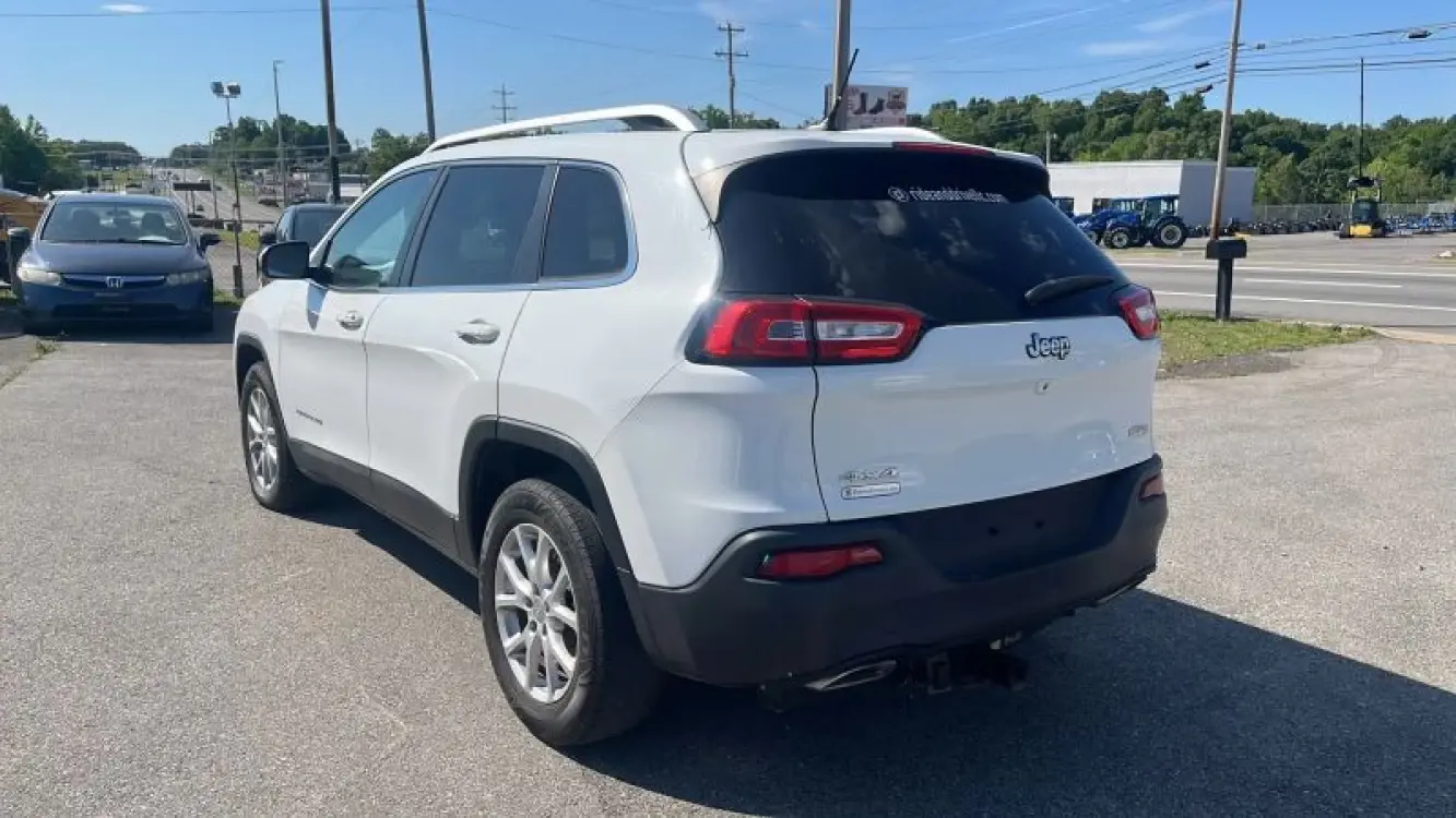 2015 Jeep Cherokee Latitude 4X4 photo 5