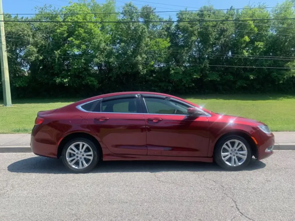 2015 Chrysler 200 Limited photo 3