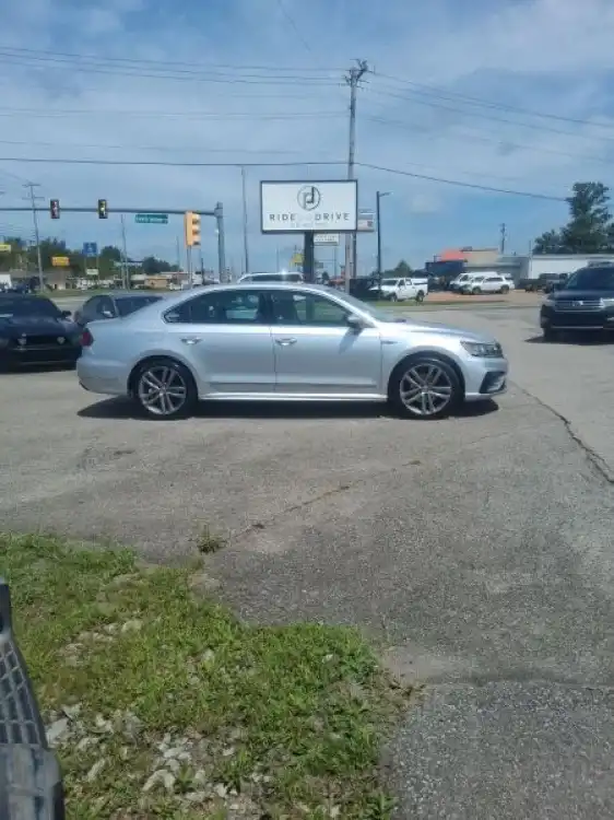 2017 Volkswagen Passat 1.8T R-Line w/ Comfort Pkg. Auto's photo